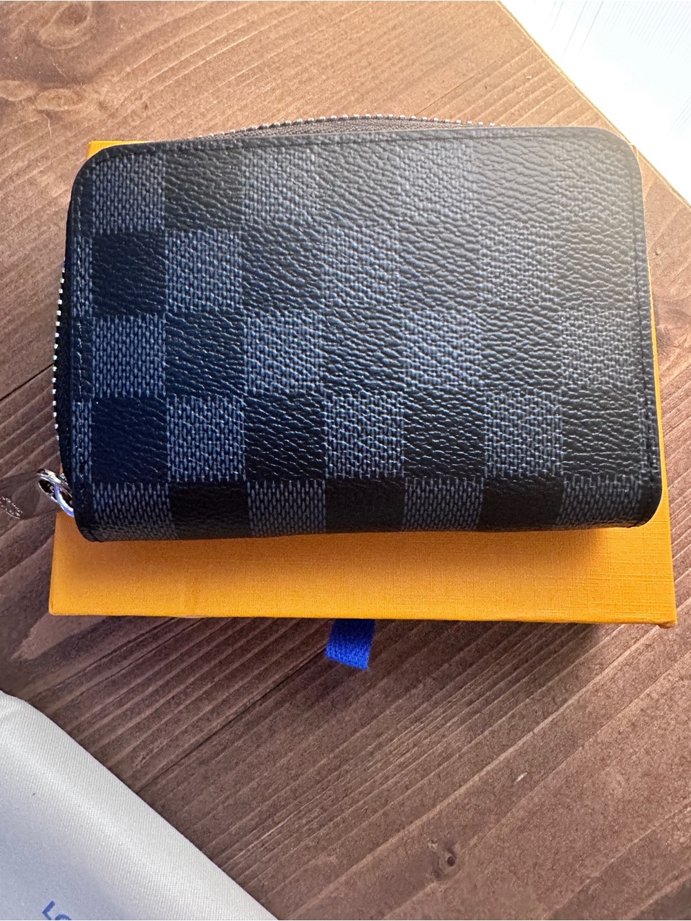 Louis Vuitton Black Zippy Wallet - Picture 7 of 8